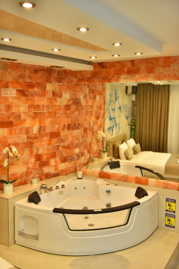 Design Apartment Premium Spa Lux 4 Star "Dubai" Completely Private Wellness & Spa Free Included Sauna & Jacuzzi & Salt Wall & Fire Place & 3D Ceilings & Business Wifi & Netflix & Keyless Code Entry & Full Smart App & Secure 2 Parking Place Ćuprija المظهر الخارجي الصورة