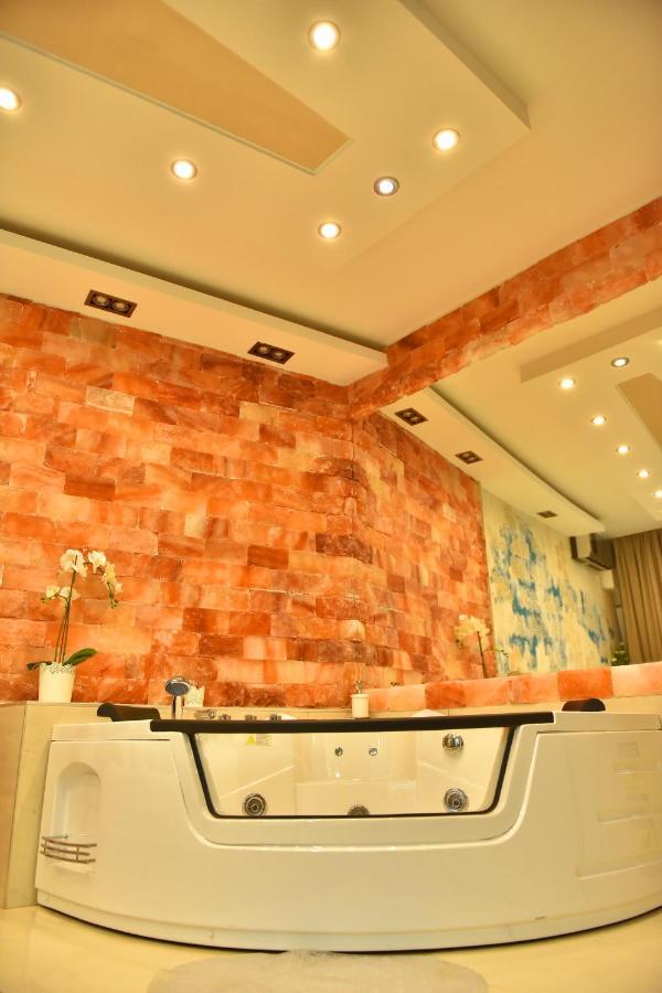 Design Apartment Premium Spa Lux 4 Star "Dubai" Completely Private Wellness & Spa Free Included Sauna & Jacuzzi & Salt Wall & Fire Place & 3D Ceilings & Business Wifi & Netflix & Keyless Code Entry & Full Smart App & Secure 2 Parking Place Ćuprija المظهر الخارجي الصورة