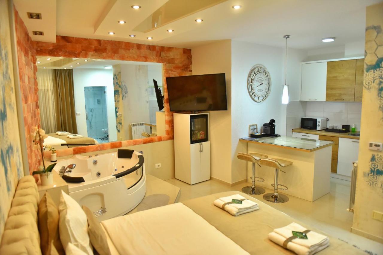 Design Apartment Premium Spa Lux 4 Star "Dubai" Completely Private Wellness & Spa Free Included Sauna & Jacuzzi & Salt Wall & Fire Place & 3D Ceilings & Business Wifi & Netflix & Keyless Code Entry & Full Smart App & Secure 2 Parking Place Ćuprija المظهر الخارجي الصورة