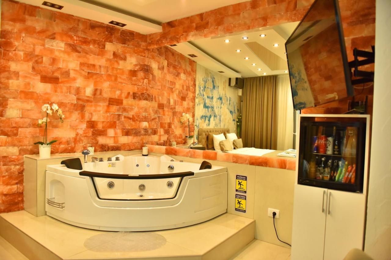 Design Apartment Premium Spa Lux 4 Star "Dubai" Completely Private Wellness & Spa Free Included Sauna & Jacuzzi & Salt Wall & Fire Place & 3D Ceilings & Business Wifi & Netflix & Keyless Code Entry & Full Smart App & Secure 2 Parking Place Ćuprija المظهر الخارجي الصورة